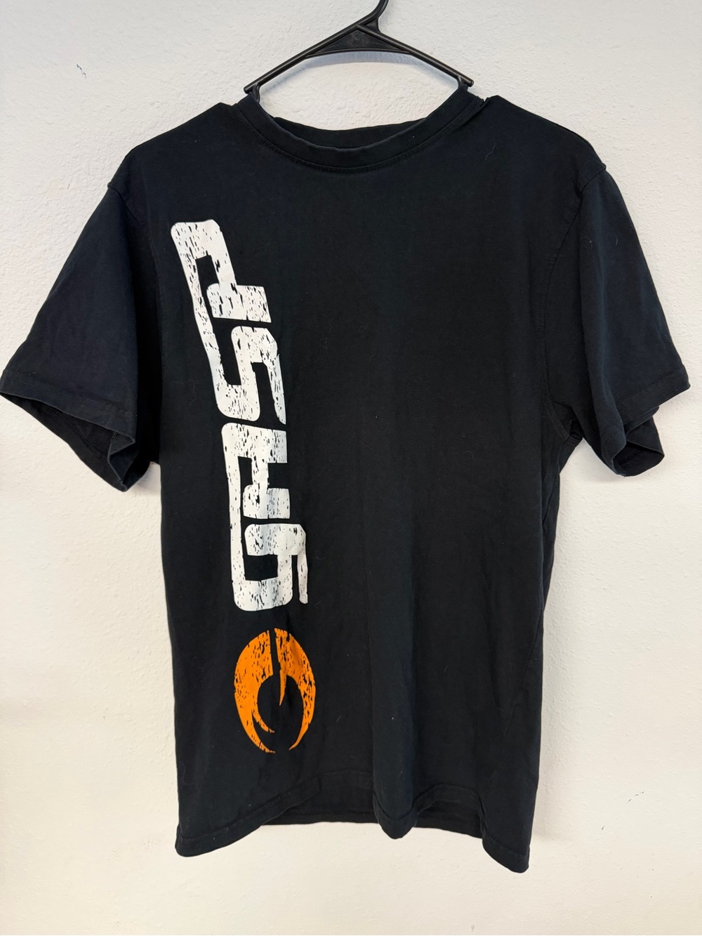 Black Short-Sleeve Men’s Graphic Tee with Vertical Logo
